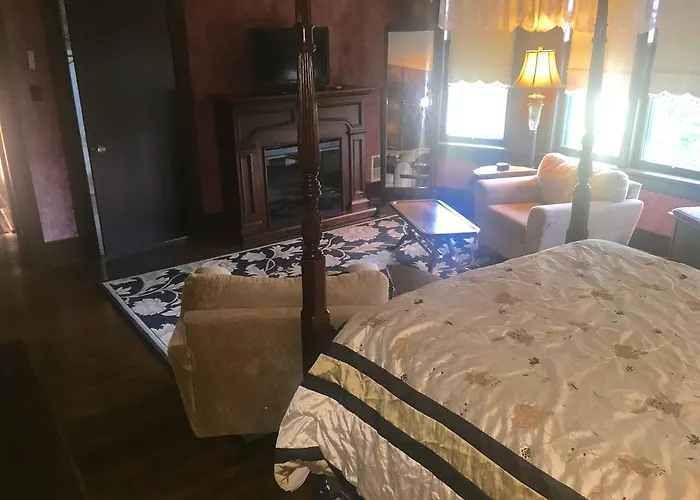 Deluxe King Suite